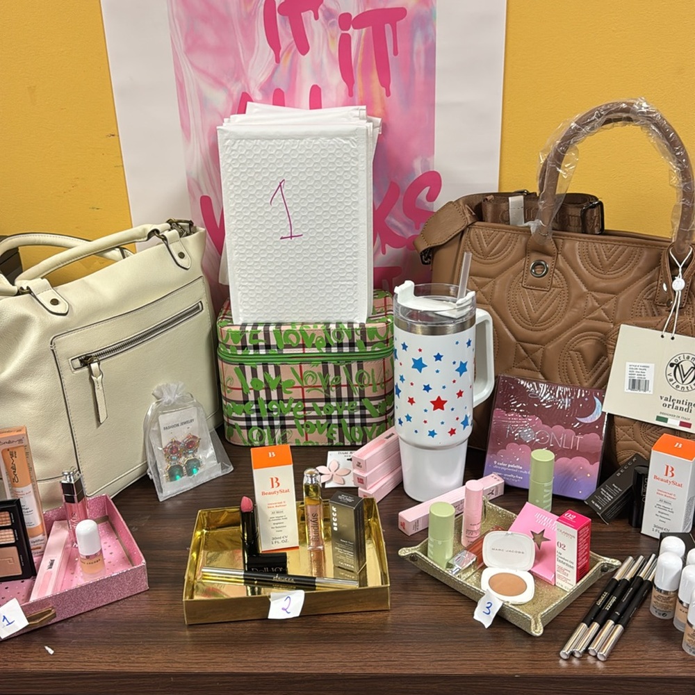 Gina’s glam makeup bundles - Picture 1 of 12